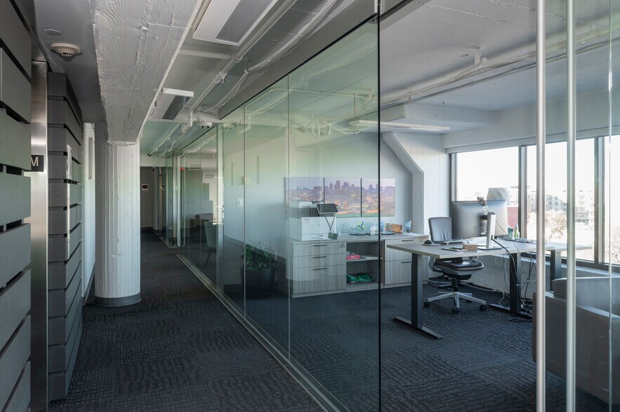 More Photos Of 416-422 Admiral Blvd, Kansas City Office For Sale