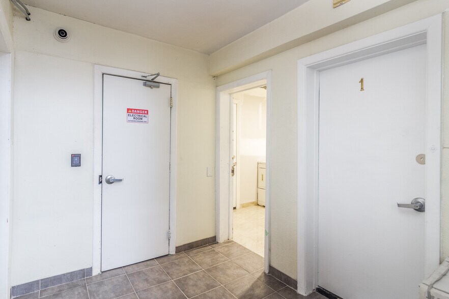 More Photos Of 2709 Lake Shore Dr, Toronto Apartments For Sale