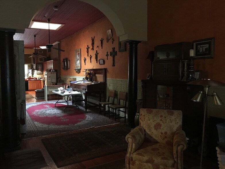 More Photos Of 414 W Main St, Denison General Retail For Sale