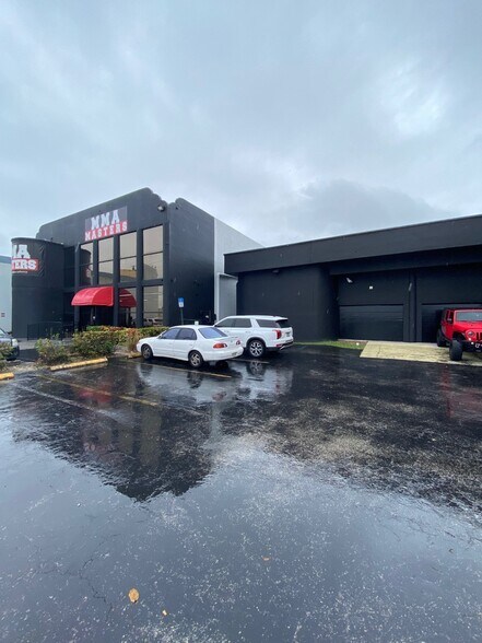 More Photos Of 6440-6490 W 20th Ave, Hialeah Light Distribution For Lease