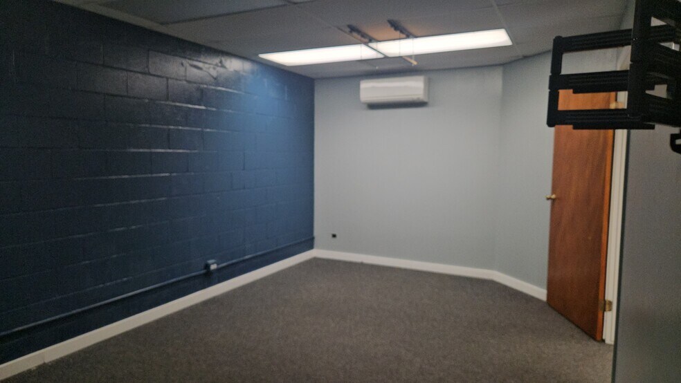More Photos Of 94-479 Ukee St, Waipahu Flex For Lease