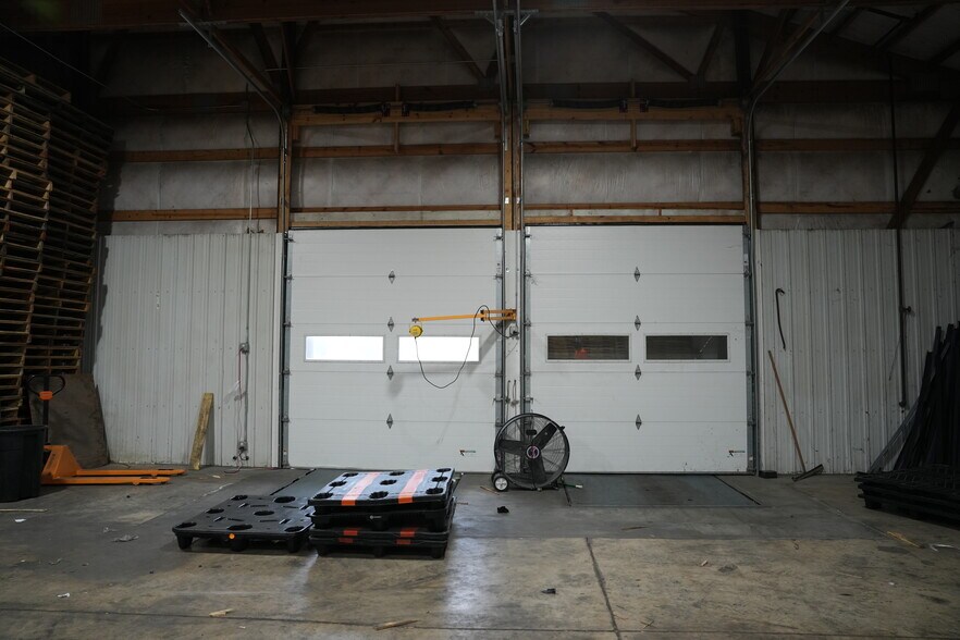 More Photos Of 610 W 9th Ave, Monmouth Flex For Lease