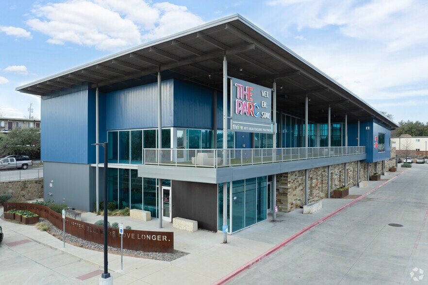 More Photos Of 4801 West Fwy, Fort Worth Veterinarian Kennel For Sale
