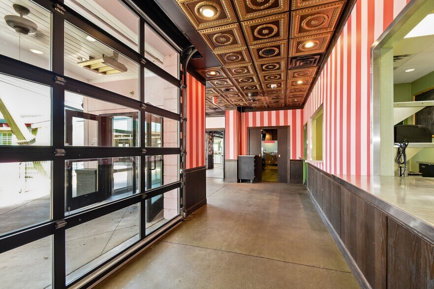 More Photos Of 2501 & 2519 Marshall St NE, Minneapolis Restaurant For Lease