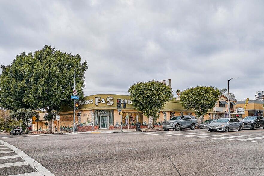 More Photos Of 10627 W Pico Blvd, Los Angeles Freestanding For Lease