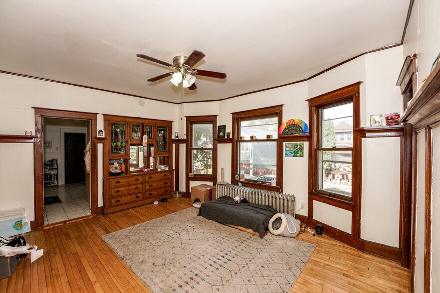 More Photos Of 1825 N Astor St, Milwaukee Apartments For Sale