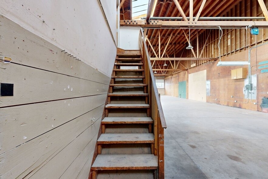 More Photos Of 1035 Murray St, Berkeley Showroom For Lease