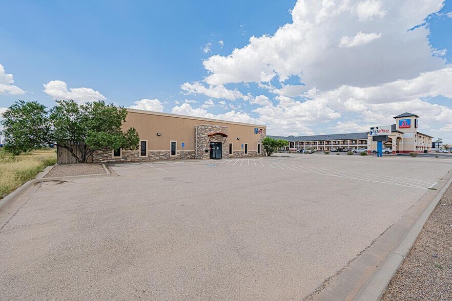 More Photos Of 650 S John Ben Shepperd Pky, Odessa Office For Sale