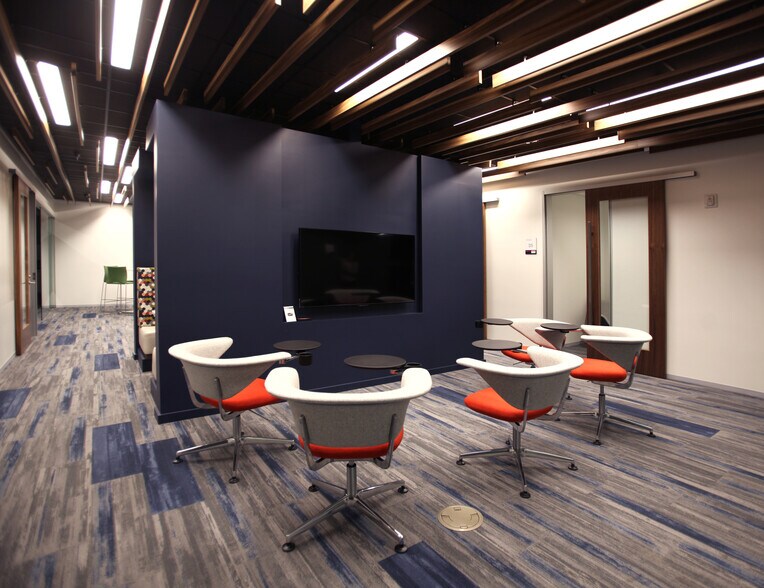 More Photos Of 400 Airborne Pky, Buffalo Office For Lease
