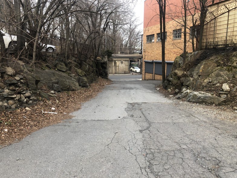 More Photos Of 144 E Kingsbridge Rd, Mount Vernon Warehouse For Sale