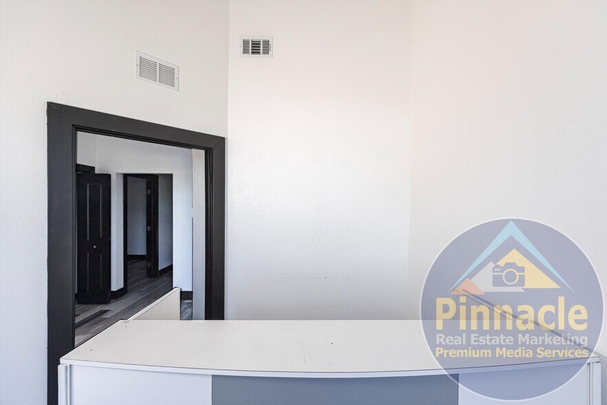 More Photos Of 24690 Sandhill Blvd, Punta Gorda Warehouse For Lease