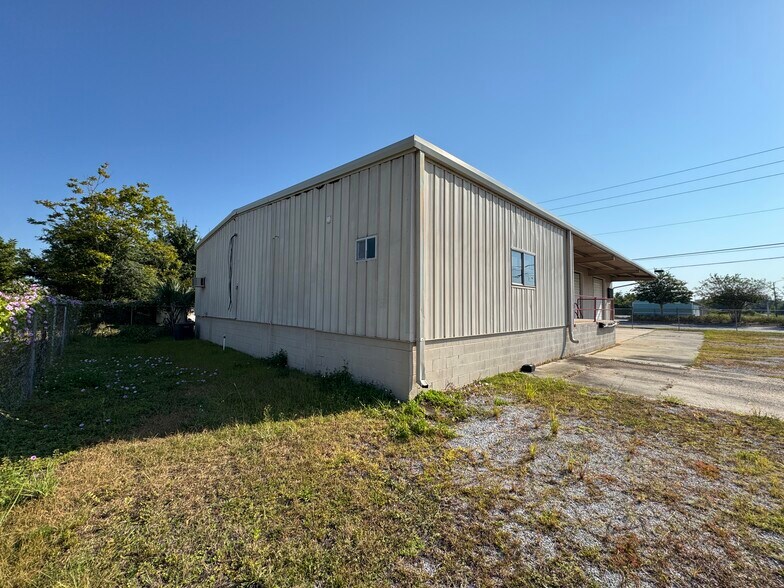 More Photos Of 1605 W 16th St, Panama City Warehouse For Sale