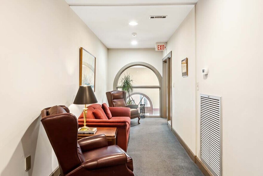 More Photos Of 11 Broad St, Charleston Office Residential For Lease