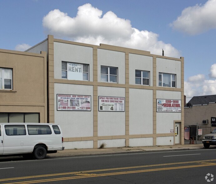 More Photos Of 1003 Merrick Rd, Baldwin Warehouse For Lease