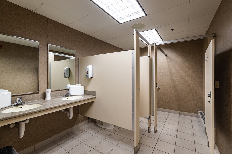 More Photos Of 2 Copeland Ave, La Crosse Office For Sale