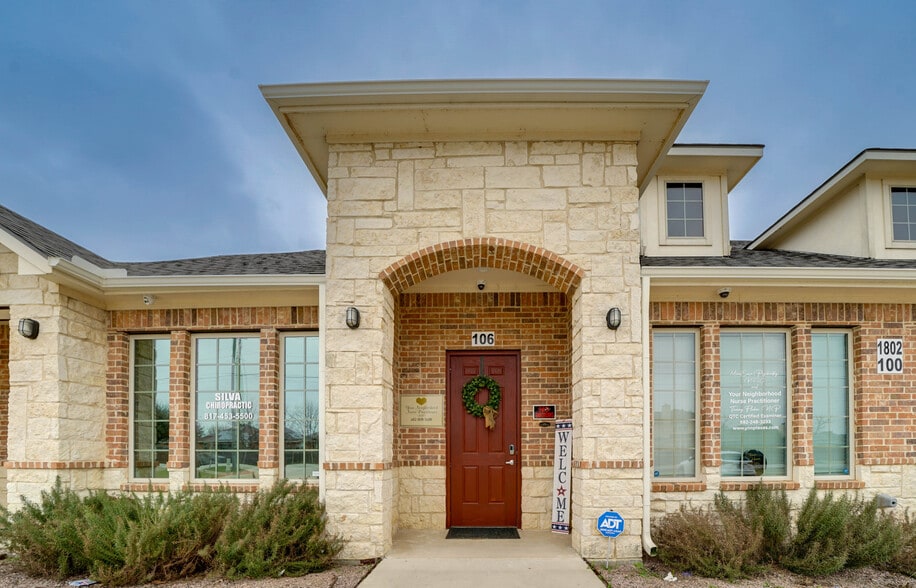 More Photos Of 1802 Mansfield Webb Rd, Mansfield Unknown For Lease