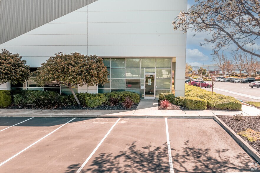 More Photos Of 25000 S Schulte Rd, Tracy Distribution For Lease