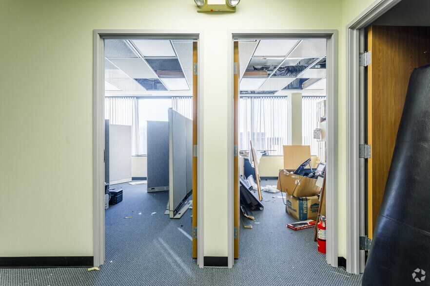 More Photos Of 26400 Lahser Rd, Southfield Medical For Lease