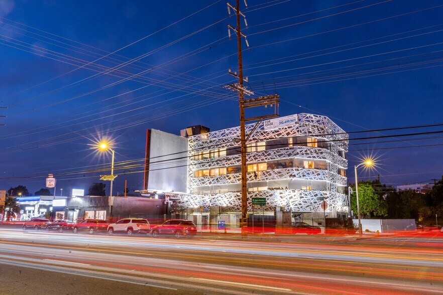 More Photos Of 2434 Lincoln Blvd, Venice Loft Creative Space For Sale