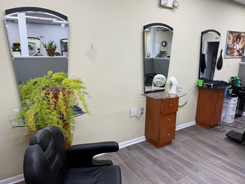 More Photos Of 11409 Amherst Ave, Wheaton Freestanding For Lease