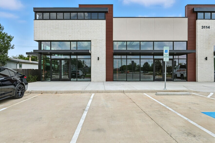 More Photos Of 3114 McKinney St, Melissa Storefront Retail Office For Lease