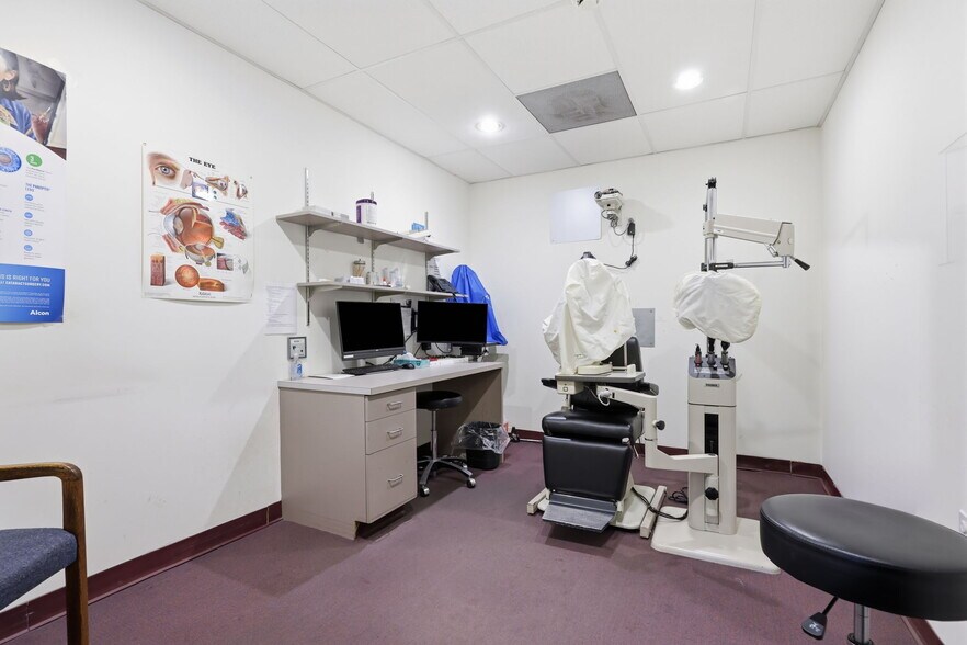 More Photos Of 1568 Woodbourne Rd, Levittown Office For Sale