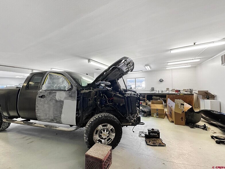 More Photos Of 685 Industrial Blvd, Delta Warehouse For Lease