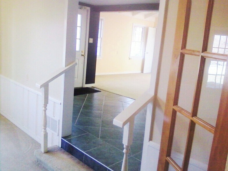 More Photos Of 250 Sunset Hills Dr, Sunrise Beach Storefront Retail Office For Sale