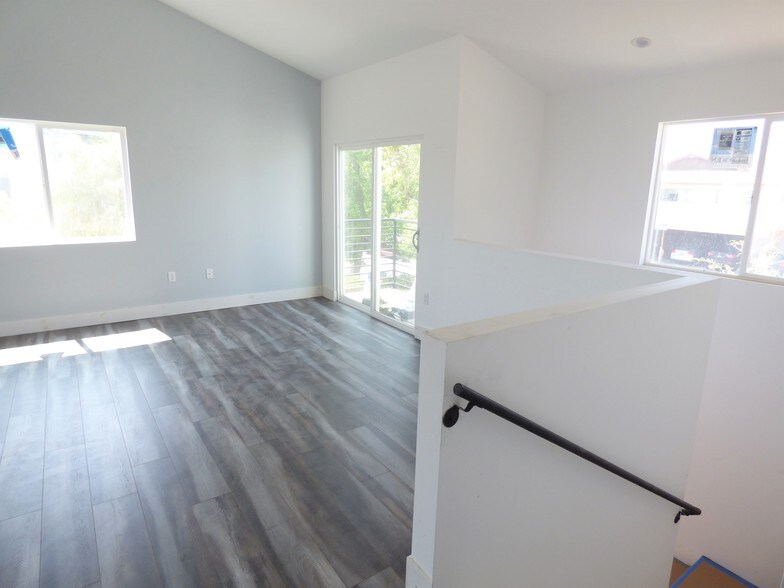 More Photos Of 6732 Irvine Ave, North Hollywood Apartments For Sale