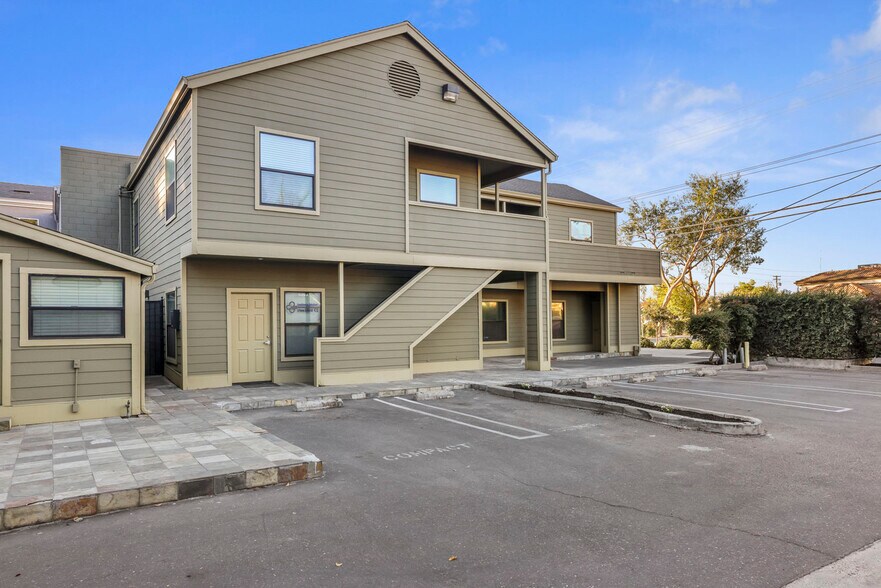 More Photos Of 621-627 13th St, Modesto Office For Lease