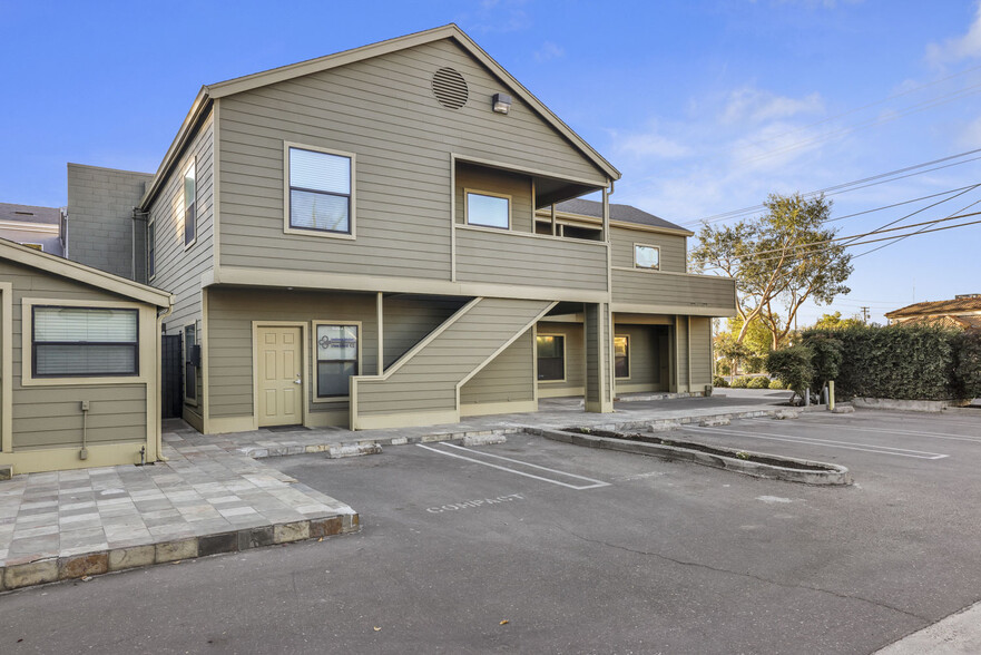 More Photos Of 621-627 13th St, Modesto Office For Lease