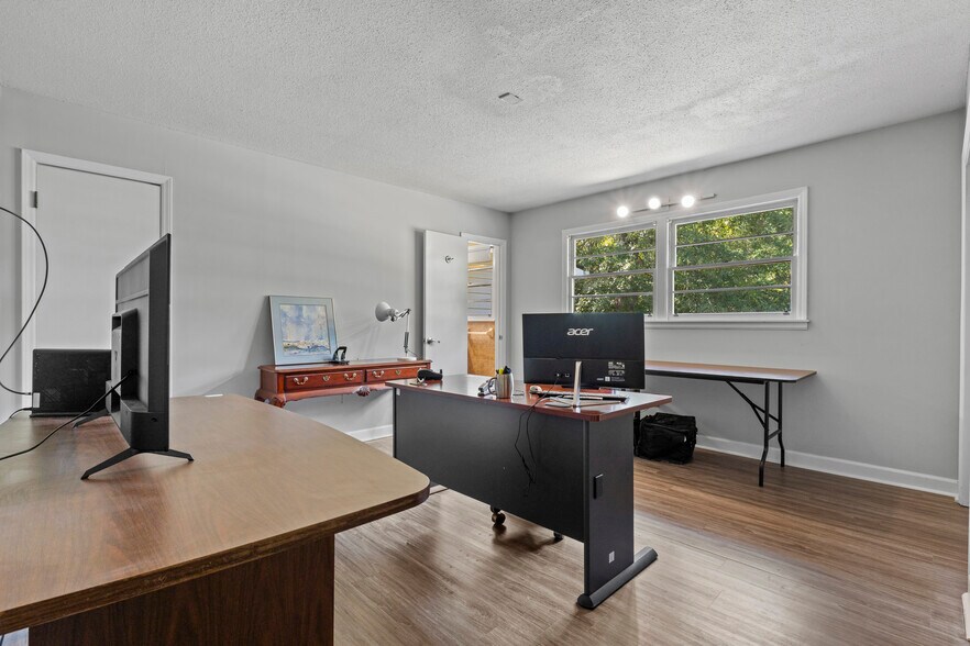 More Photos Of 104 Round Knob Rd, Lexington Office For Sale