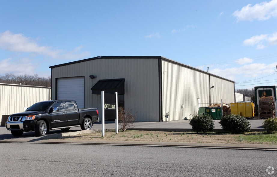 More Photos Of 104 Gingham Dr, La Vergne Warehouse For Lease