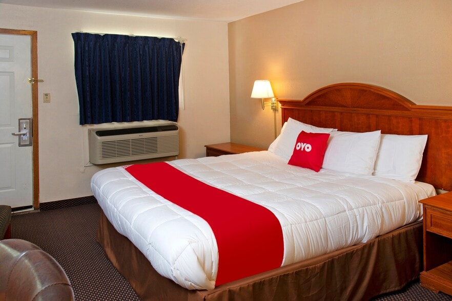 More Photos Of 823 NE Hwy 54, Guymon Hotel For Sale