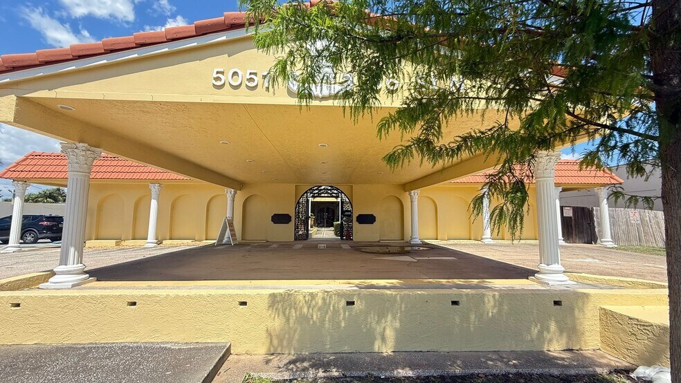 Primary Photo Of 5051 66th St N, Saint Petersburg Office For Sale