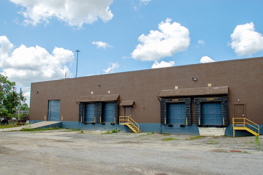 More Photos Of 26150 Richmond Rd, Cleveland Warehouse For Lease