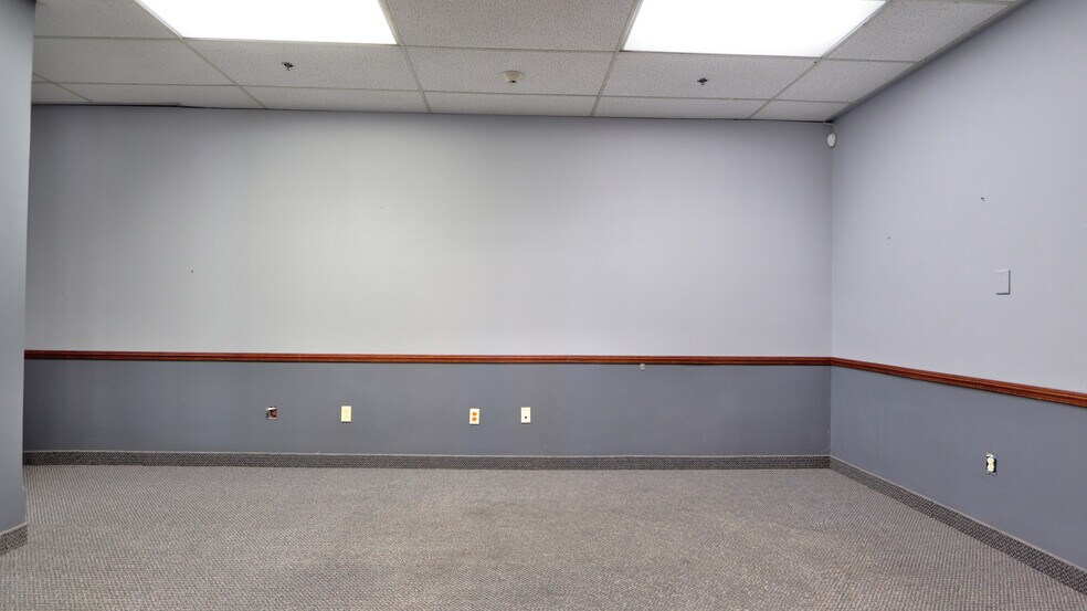 More Photos Of 1 Franklin Sq, Geneva Apartments For Lease