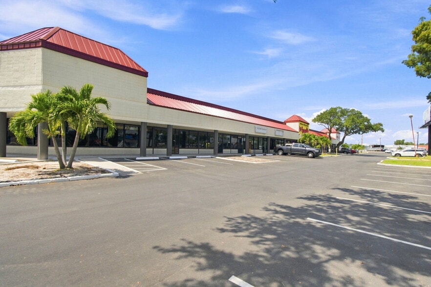 More Photos Of 14100 US Highway 19 N, Clearwater Unknown For Lease