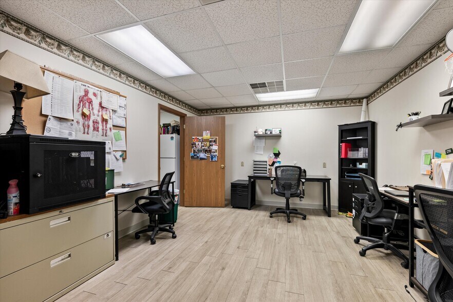 More Photos Of 18 Sportsman Dr, Clarion Medical For Lease