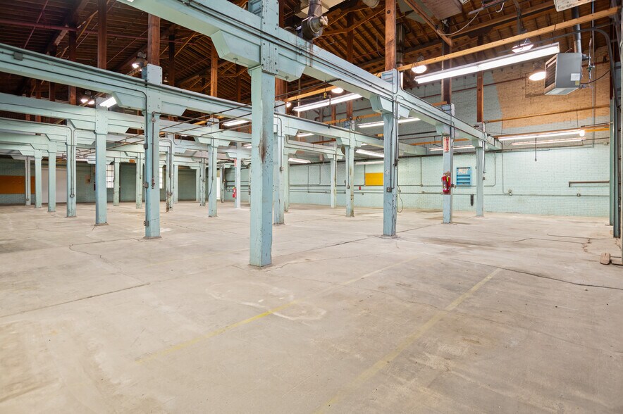 More Photos Of 350 N Center St, Brandon Industrial For Sale