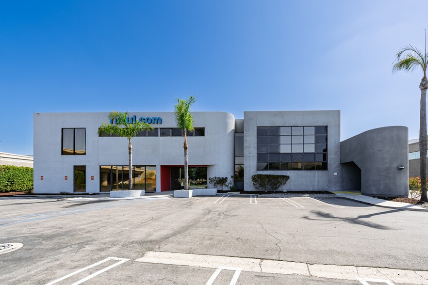 More Photos Of 18071 Fitch, Irvine Showroom For Sale