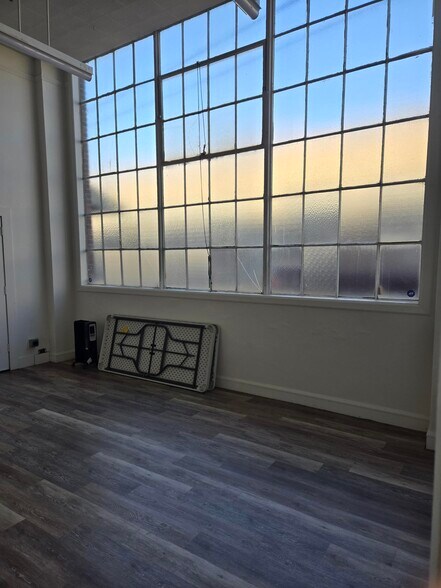 More Photos Of 5015-5025 Colorado Ave S, Seattle Warehouse For Lease