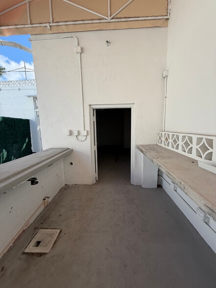 More Photos Of 345 NW 24th St, Miami Storefront Retail Office For Sale