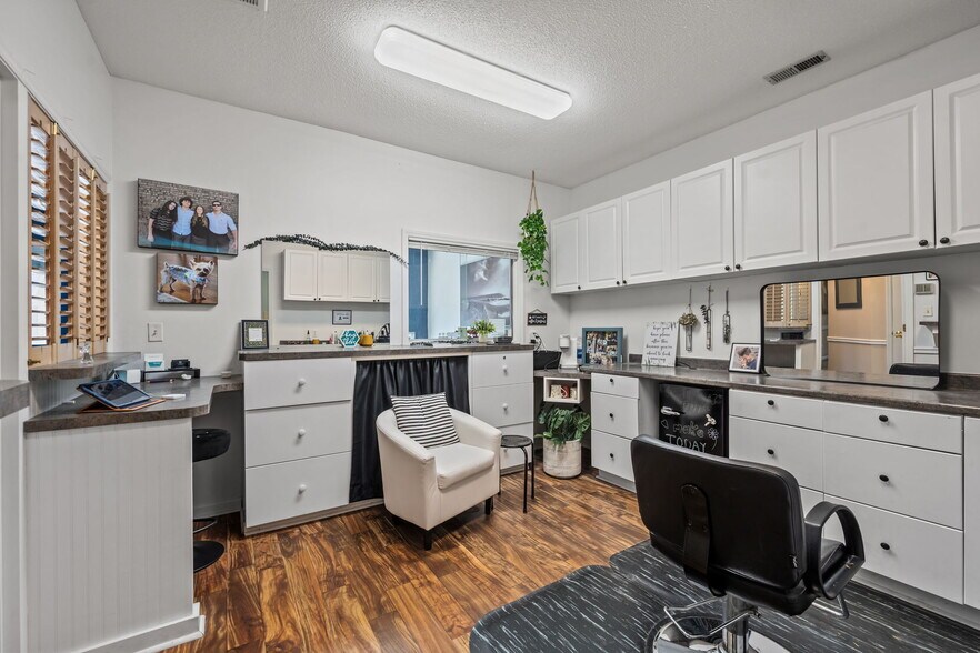 More Photos Of 411 Western Blvd, Jacksonville Medical For Sale
