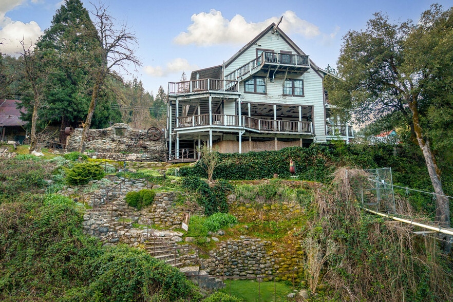 More Photos Of 15432 Washington Rd, Washington Storefront Retail Residential For Sale