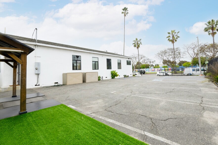 More Photos Of 1041 Abbot Kinney Blvd, Venice Office For Sale