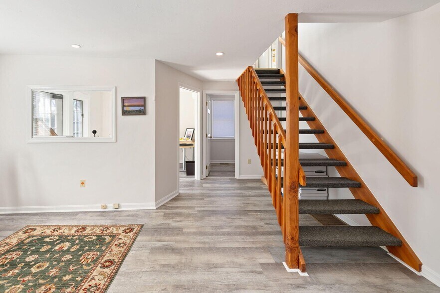 More Photos Of 15 Simpson Ln, Falmouth Office For Sale