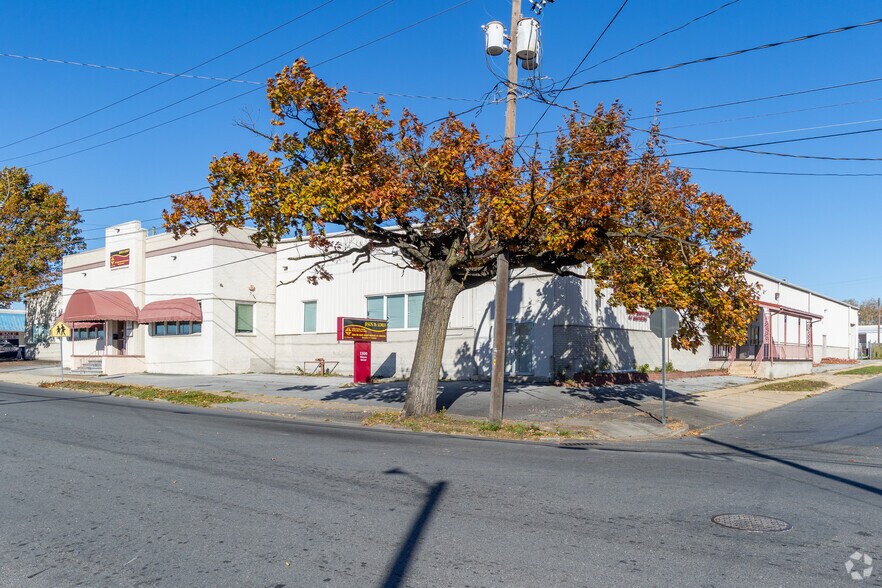 More Photos Of 951 S 13th St, Harrisburg Flex For Sale