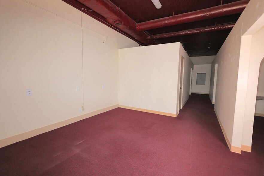 More Photos Of 303 E Main St, Humble Office For Lease