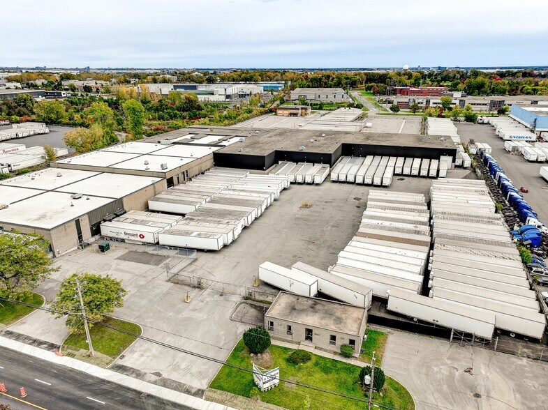 More Photos Of 1660-1700 Boul Hymus, Dorval Warehouse For Lease